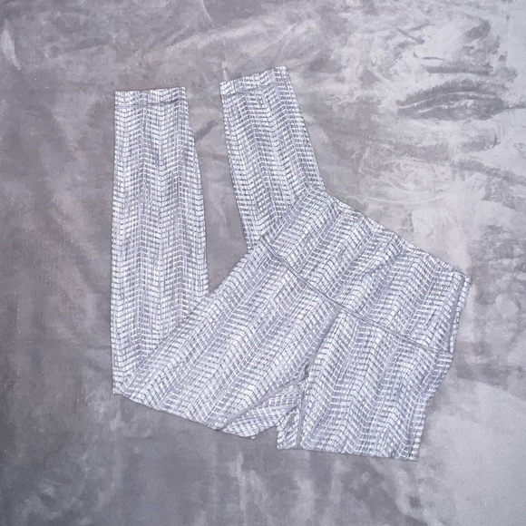 Lululemon Wunder Under Leggings - Picture 2 of 4